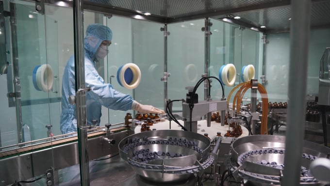 Dây chuyền sản xuất đạt tiêu chuẩn WHO-GMP thuộc nhà máy Anova Pharma đặt tại khu cụm công nghiệp Anova – Long An. Ảnh: Thành Trung.