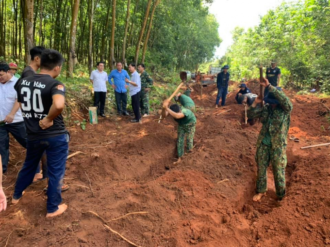 Công tác tìm kiếm, quy tập liệt sĩ tại xã Lộc Thiện. Ảnh: Đội K72.