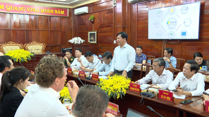 Phó chủ tịch UBND tỉnh Bình Phước Trần Văn Mi cùng đại diện lãnh đạo các Sở, Ngành tiếp và làm việc với đoàn.