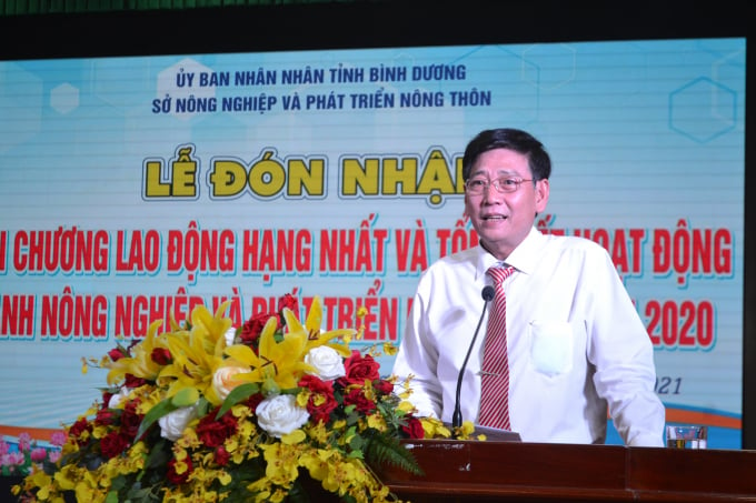 Phó Chủ tịch UBND tỉnh Bình Dương Mai Hùng Dũng phát biểu chúc mừng tại buổi lễ. Ảnh: Trần Trung.