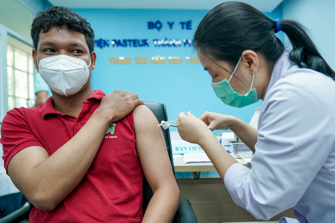 Tiêm vacxin phòng Covid-19 cho người dân. Ảnh; CTV.