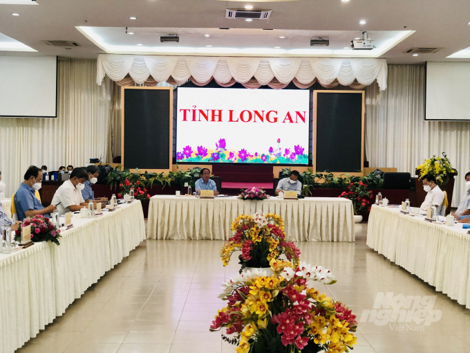 Đoàn công tác đặc biệt của Chính phủ do Phó Thủ tướng Lê Văn Thành dẫn đầu làm việc với tỉnh Long An. Ảnh: Minh Sáng.