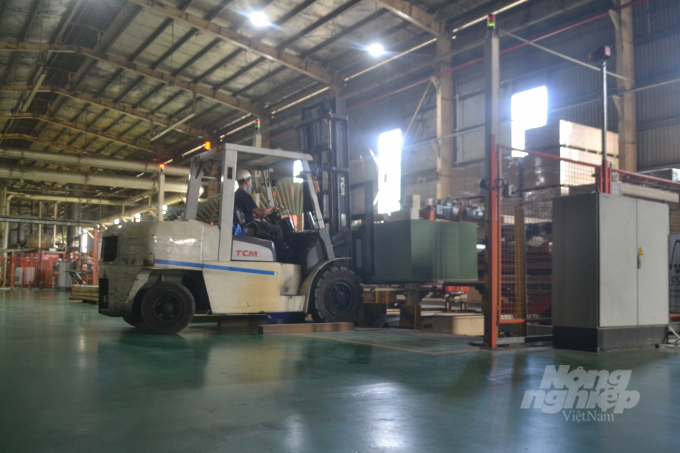Hệ thống trang thiết bị tiên tiến, dây truyền sản xuất hiện đại tại nhà máy sản xuất của Công ty cổ phần gỗ MDF VRG Kiên Giang. Ảnh: Trần Trung.