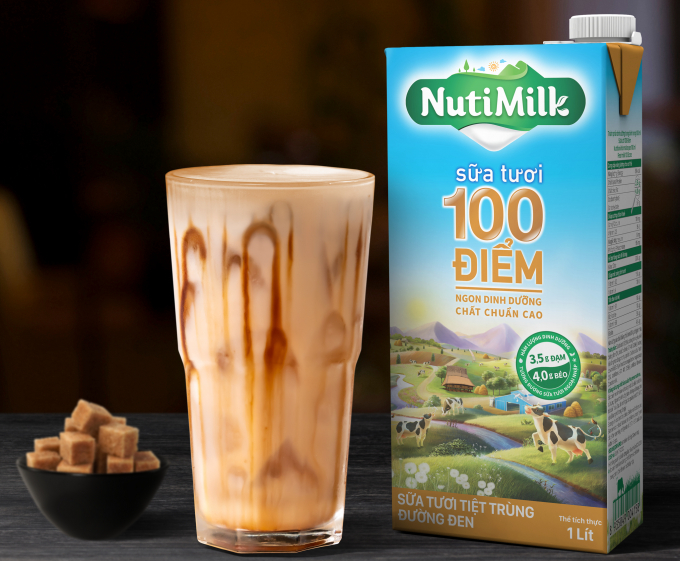 Sản phẩm sữa tươi 100 điểm NutiMilk đường đen.