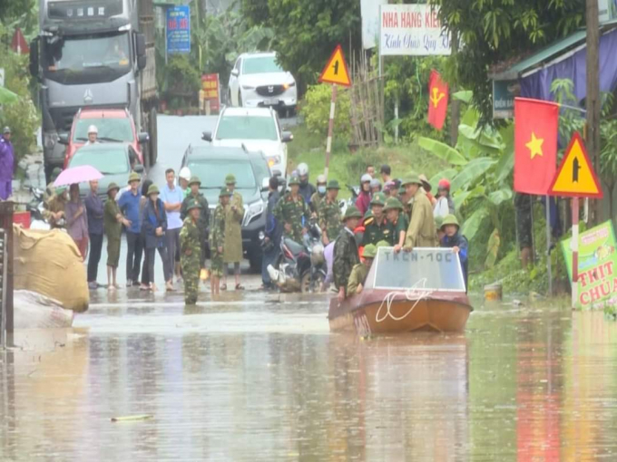 Một số huyện trên địa bàn tỉnh Phú Phọ bị ngập úng do mưa lớn vào đêm 26, rạng sáng 27/9.