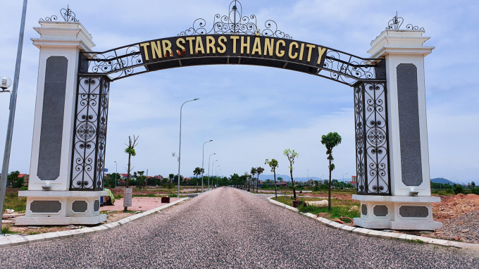 Cổng phụ dự án TNR Stars Thắng City đã hoàn thiện.