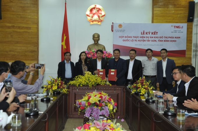 Lễ ký kết hợp đồng thực hiện dự án Khu đô thị phía Nam quốc lộ 10, huyện Tây Sơn, Bình Định.