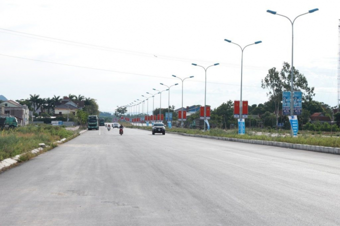 Đại Lộ Hùng Vương rộng 52m với 8 làn đường đã hoàn thiện sẽ là điểm nhấn phát triển kinh tế của miền Tây Bắc Nghệ An – Thanh Hóa.