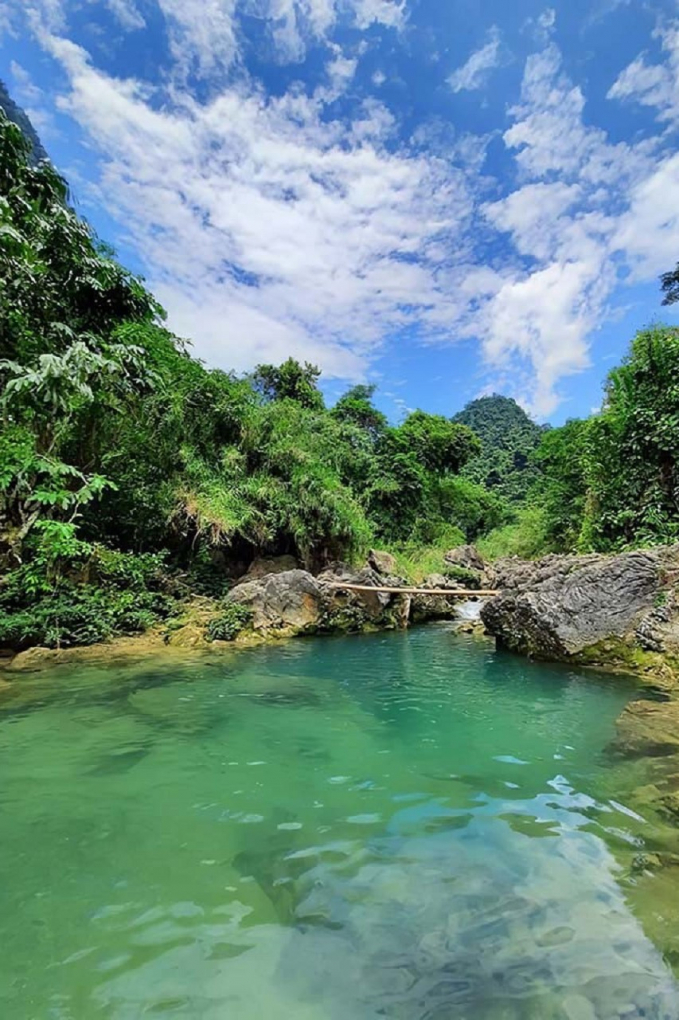 Suối Nậm Chắn – tuyệt tình cốc xứ Yên – một trong tứ suối đẹp nhất Tây Bắc tại xã Lâm Thượng, huyện Lục Yên.