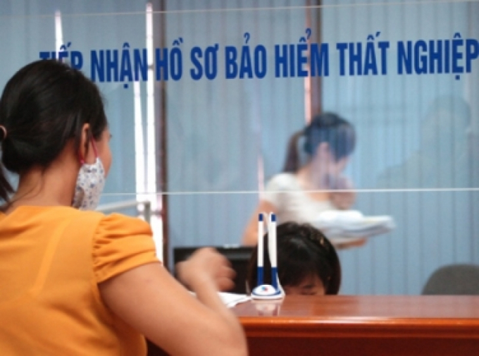 Người lao động nộp hồ sơ bảo hiểm thất nghiệp tại Trung tâm Dịch vụ việc làm Bình Thuận.