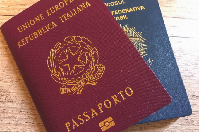 Hộ chiếu của công dân Italia. Ảnh: Celotto.