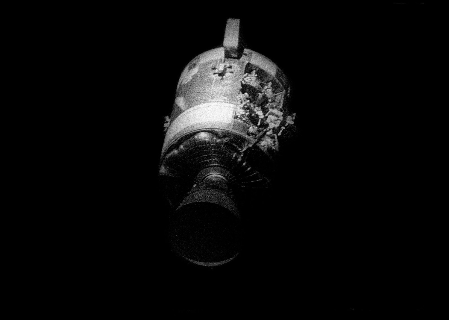 Apollo 13 là chuyến tàu không gian có người lái thứ bảy trong chương trình Apollo của Mỹ và là chuyến thứ ba có ý định hạ cánh trên Mặt trăng. Tàu được phóng đi tại Florida vào ngày 11/4/1970.