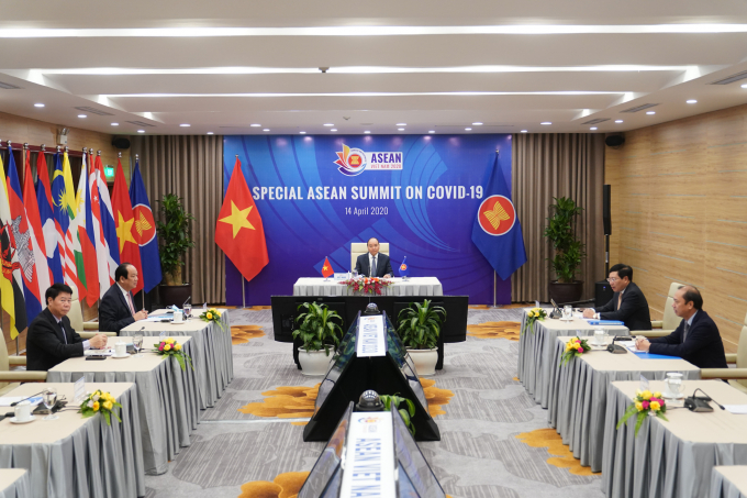 Thủ tướng Nguyễn Xuân Phúc chủ trì Hội nghị Cấp cao đặc biệt ASEAN. Ảnh: VGP.