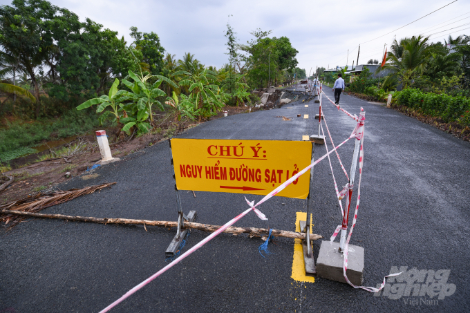 Hiện nay, tỉnh Cà Mau có 1.136 vị trí sụt lún đường giao thông nông thôn với chiều dài trên 24km, chủ yếu xảy ra ở huyện Trần Văn Thời. 