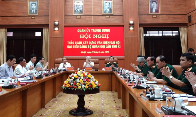 Quân ủy Trung ương thảo luận xây dựng văn kiện Đại hội đại biểu Đảng bộ Quân đội lần thứ XI. Ảnh: TTXVN.