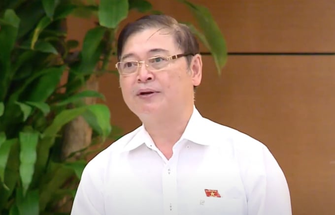 Ông Phan Xuân Dũng - Chủ nhiệm Ủy ban Khoa học, Công nghệ và Môi trường Quốc hội trình bày báo cáo về an ninh nguồn nước, an toàn hồ đập. Ảnh chụp màn hình.