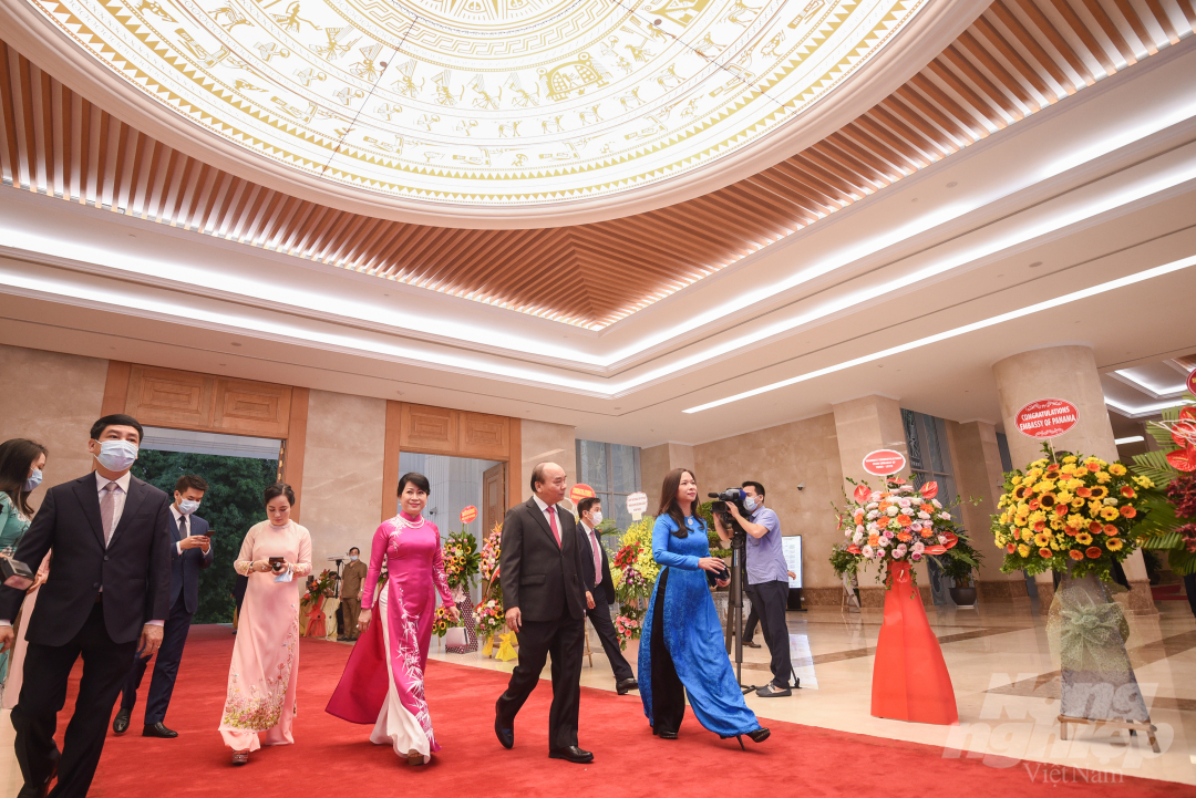 Tối 28/8, tại trụ sở Chính phủ, Thủ tướng Nguyễn Xuân Phúc và Phu nhân chủ trì Lễ Kỷ niệm 75 năm Quốc khánh nước CHXHCN Việt Nam (2/9/1945-2/9/2020).