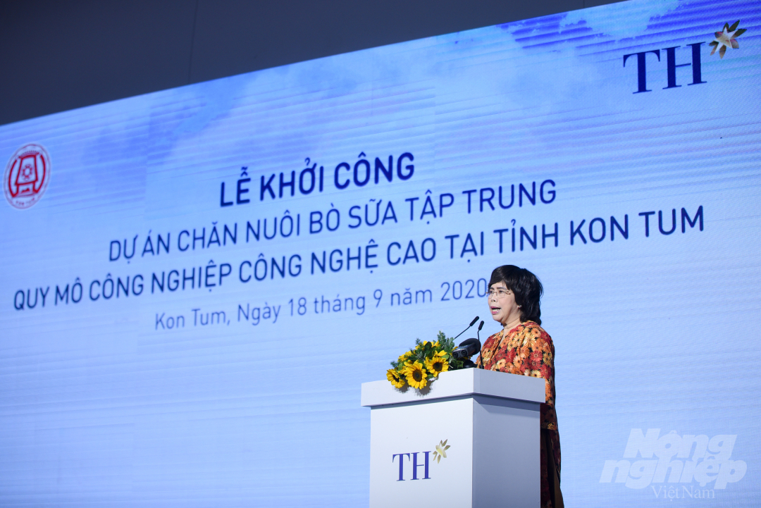 Bà Thái Hương, Nhà sáng lập - Chủ tịch Hội đồng chiến lược Tập đoàn TH phát biểu tại lễ khởi công. Ảnh: Tùng Đinh.