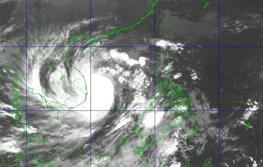 Hình ảnh mây vệ tinh của bão số 9 lúc 22h ngày 27/10. Ảnh: TTDBKTTVQG.