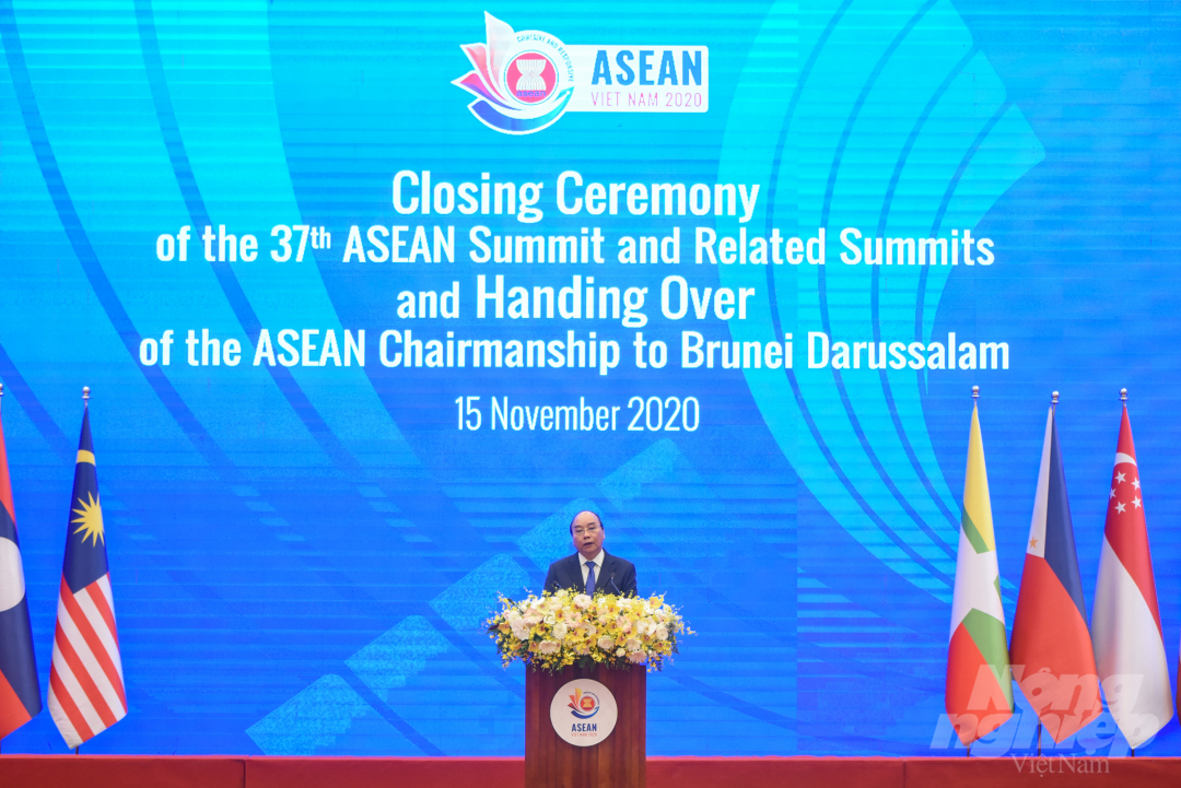 Thủ tướng Nguyễn Xuân Phúc chủ trì lễ bế mạc Hội nghị Cấp cao ASEAN lần thứ 37. Ảnh: Tùng Đinh.