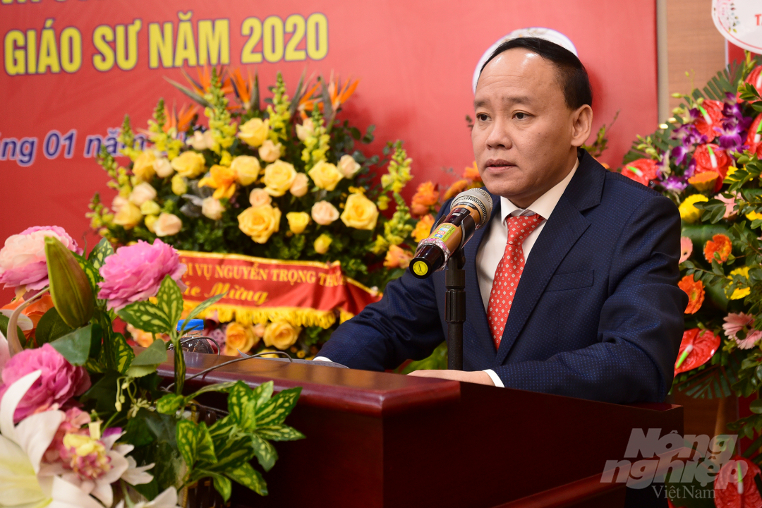 GS. TS Nguyễn Tùng Phong chia sẻ sau khi được bổ nhiệm. Ảnh: Tùng Đinh.