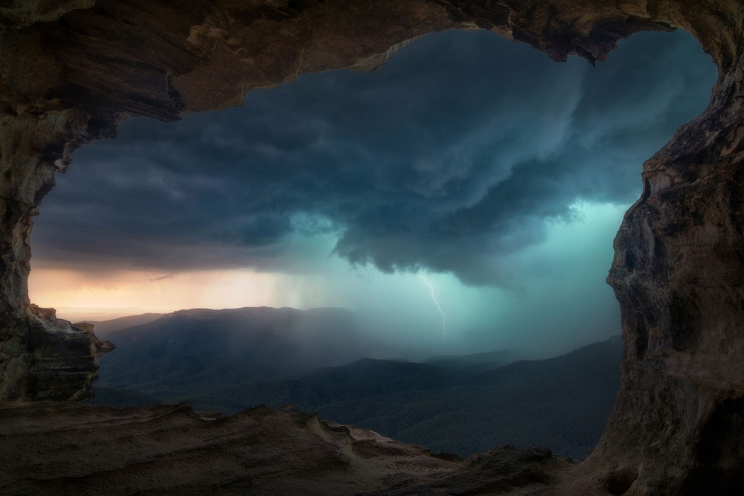 Sét đánh trong cơn mưa ở vùng núi Blue Mountains, New South Wales, Australia.