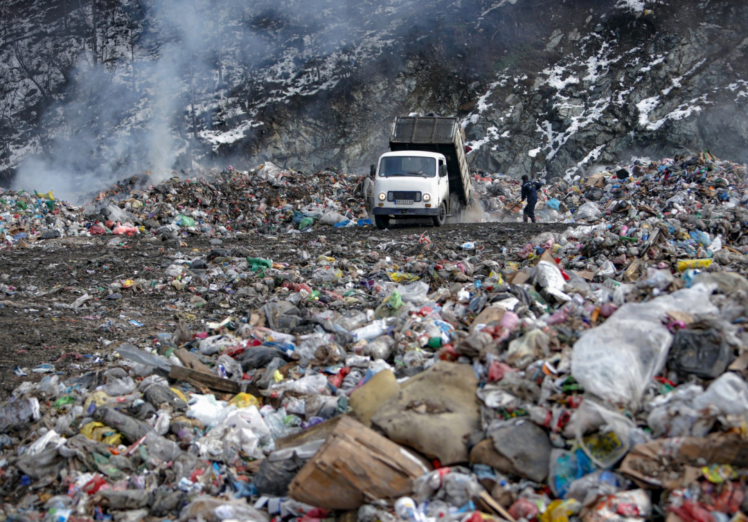 Việc tái chế chưa phổ biến tại hầu hết các nước khu vực Tây Balkan trong khi các bãi rác 'đổ trộm' mọc lên ngày càng nhiều ven các con đường nông thôn và ngoại ô các thị trấn, thành phố.