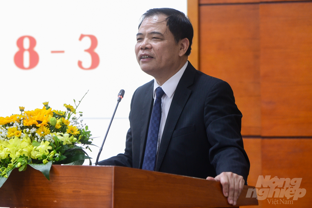 Bộ trưởng Nguyễn Xuân Cường phát biểu chúc mừng 111 năm ngày Quốc tế phụ nữ 8/3. Ảnh: Tùng Đinh.