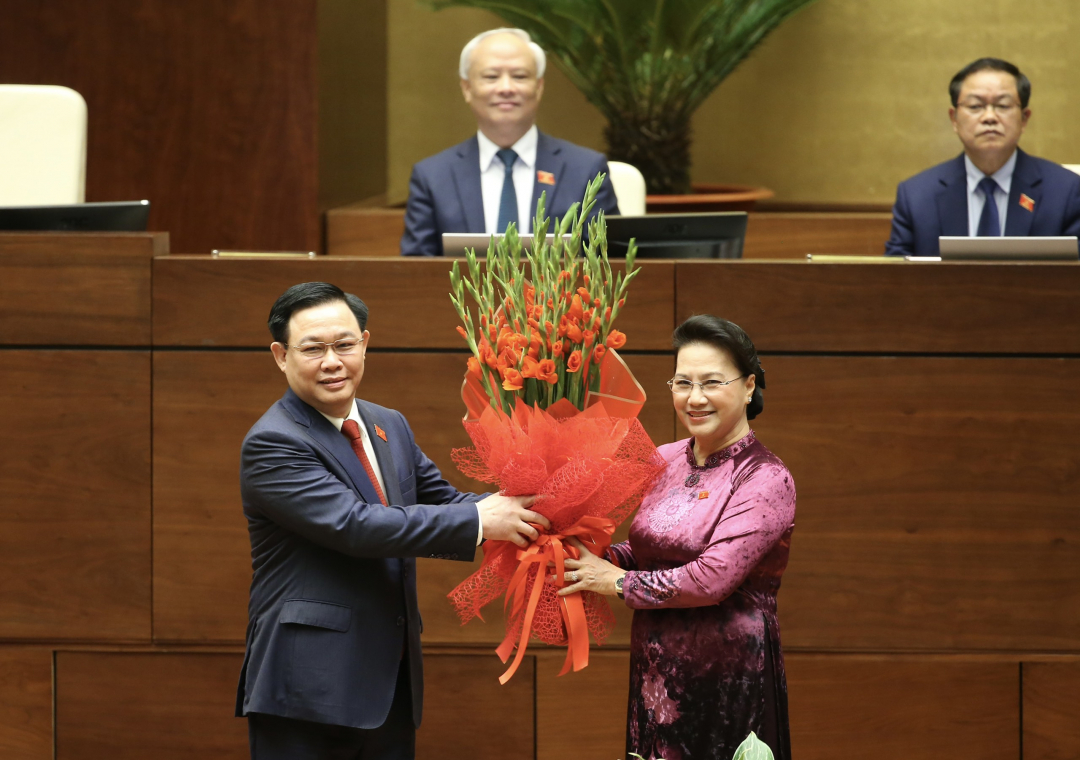 Với cương vị Chủ tịch Quốc hội, ông Vương Đình Huệ nguyện sẽ đem hết sức mình, cùng tập thể Ủy ban Thường vụ Quốc hội, các cơ quan của Quốc hội, các cơ quan của Ủy ban Thường vụ Quốc hội và các vị đại biểu Quốc hội kế thừa, phát huy truyền thống tốt đẹp và thành tựu to lớn của Quốc hội qua các thời kỳ, tiếp tục đổi mới phương thức, nâng cao chất lượng, hiệu quả hoạt động của Quốc hội vì mục tiêu tối thượng là phụng sự lợi ích của quốc gia, dân tộc, vì hạnh phúc của nhân dân.