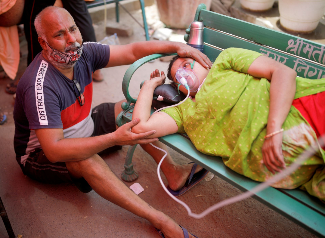 Các bệnh nhân Covid-19 ở Ấn Độ đang phải đối mặt với tình trạng thiếu oxy. Ảnh: Reuters.