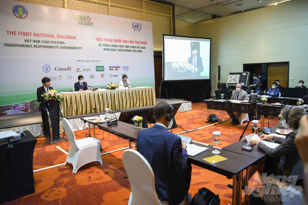 Đối thoại quốc gia lần thứ nhất về Hệ thống lương thực thực phẩm Việt Nam được tổ chức theo hình thức trực tiếp và trực tuyến vào ngày 15/6. Ảnh: Tùng Đinh.
