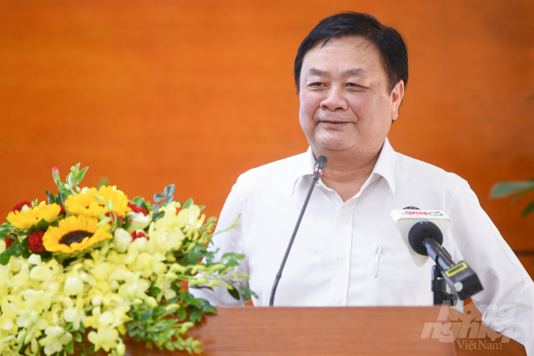 Bộ trưởng Lê Minh Hoan ví chuyển đổi số trong nông nghiệp như một chuyến tàu mà người làm nông nghiệp không được phép bỏ lỡ. Ảnh: Tùng Đinh.