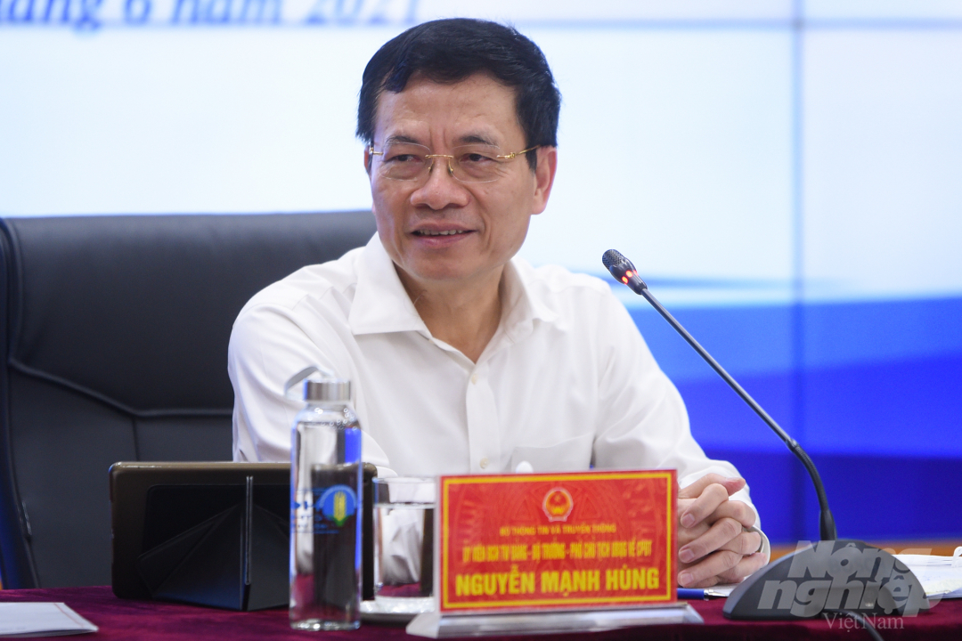 Bộ trưởng TT-TT Nguyễn Mạnh Hùng khẳng định 2 Bộ sẽ hợp tác để chuyển đổi số trong nông nghiệp đạt được nhiều thành tựu quan trọng. Ảnh: Tùng Đinh.