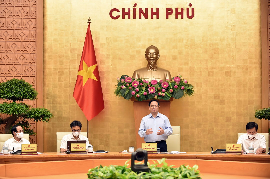 Thủ tướng Phạm Minh Chính yêu cầu dứt khoát không để khủng hoảng y tế, không để khủng hoảng kinh tế - xã hội, không để khủng hoảng truyền thông. Ảnh: VGP.