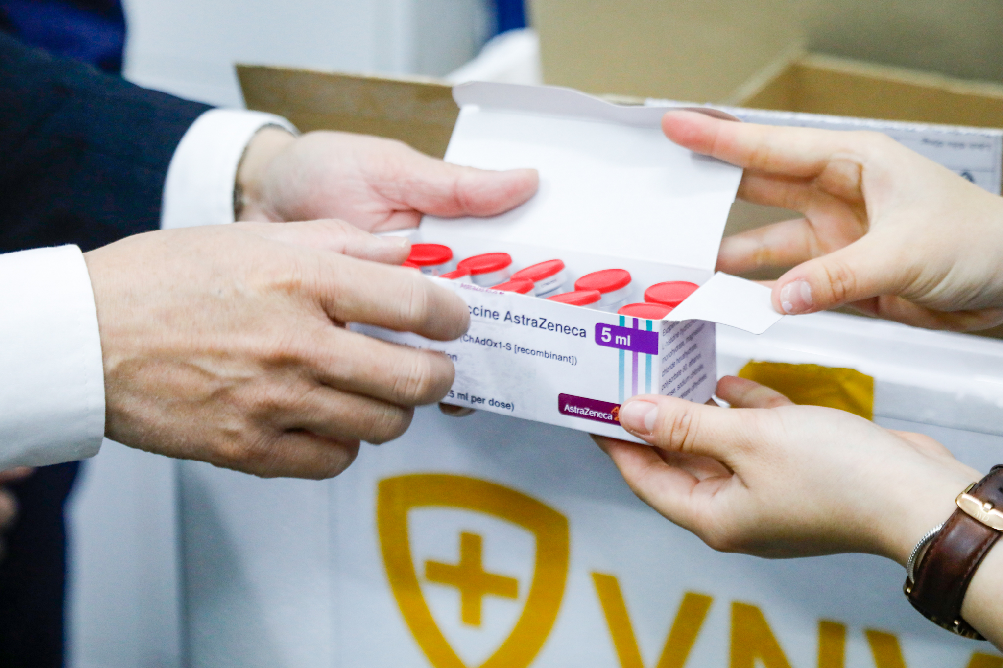 Vacxin AstraZeneca được bảo quản trong kho của VNVC.