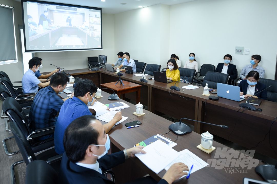 The training course is attended by more than 300 bridgeheads on the Zoom platform. Photo: Tung Dinh.