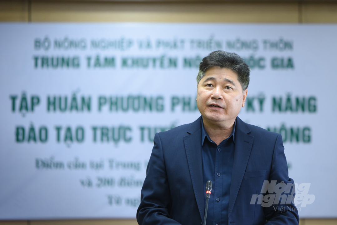Ông Lê Quốc Thanh, Giám đốc TTKNQG cho biết việc đào tạo, tập huấn trực tuyến giúp hệ thống khuyến nông thích nghi với điều kiện mới. Ảnh: Tùng Đinh.