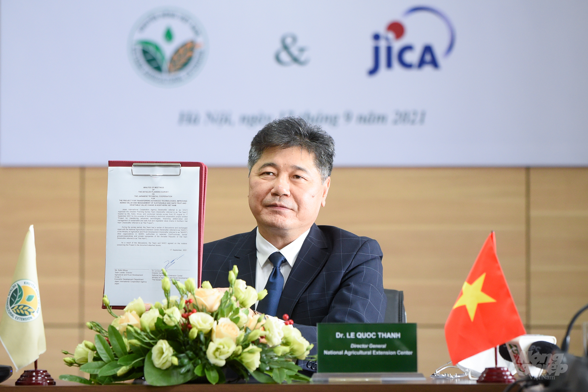 The survey minutes signed on the morning of September 17 is the premise for the project 'Strengthening safe agricultural value chains in northern Vietnam'. Photo: Tung Dinh.