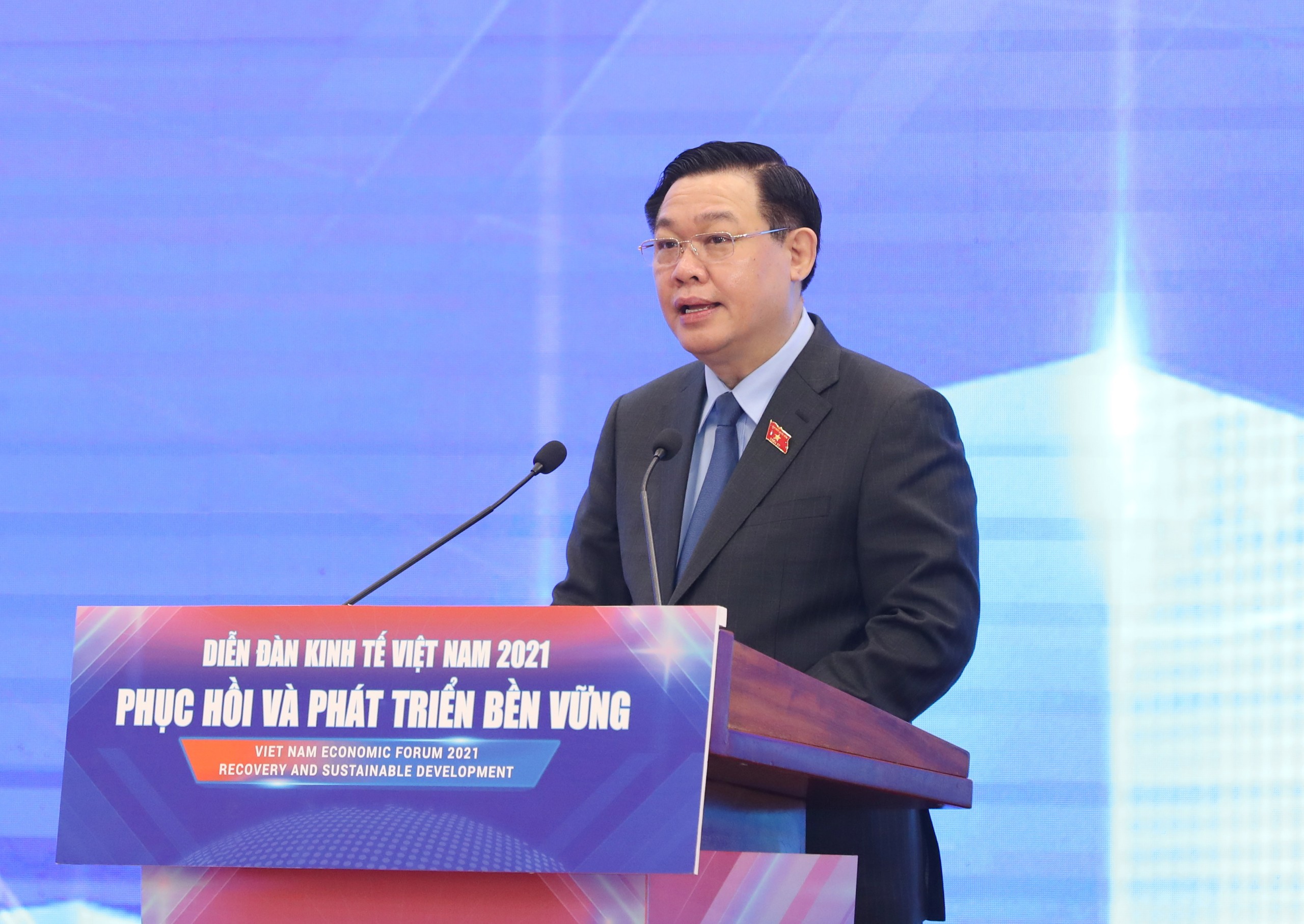 Chủ tịch Quốc hội Vương Đình Huệ phát biểu khai mạc Diễn đàn Kinh tế Việt Nam 2021 ngày 5/12. Ảnh: Đức Phúc.