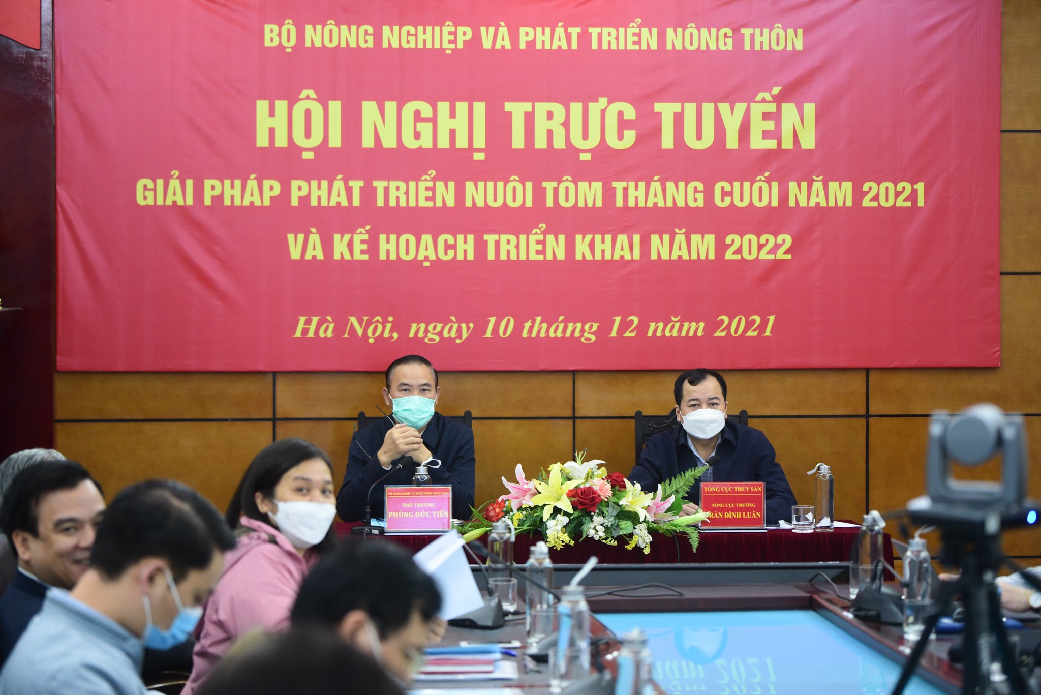 Hội nghị trực tuyến 'Giải pháp phát triển nuôi tôm tháng cuối năm 2021 và năm 2022' do Bộ NN-PTNT tổ chức ngày 10/12. Ảnh: Tùng Đinh.