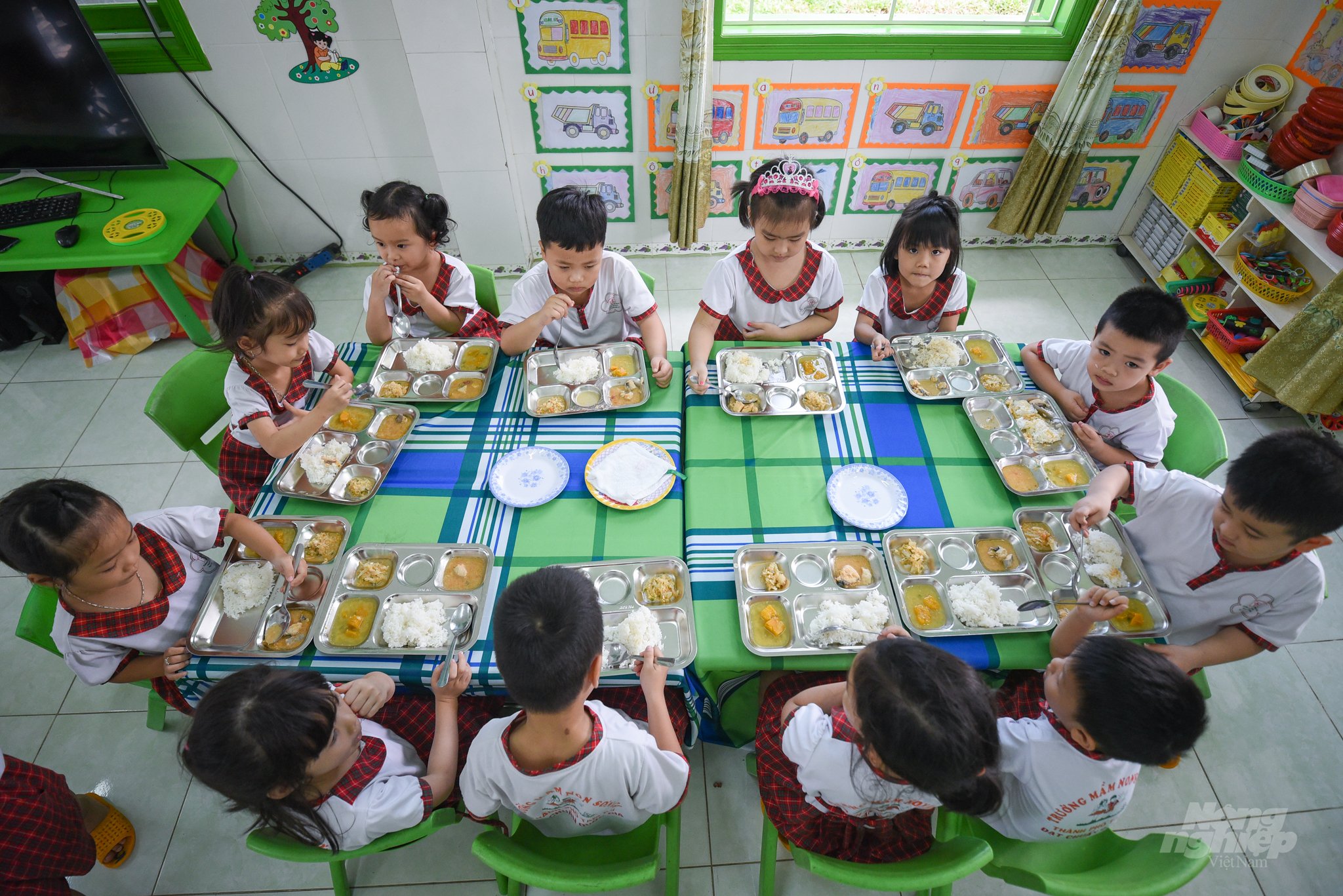 Bữa ăn học đường ở Mầm non Sơn Ca - Tam Kỳ - Quảng Nam. Ảnh: Tùng Đinh.