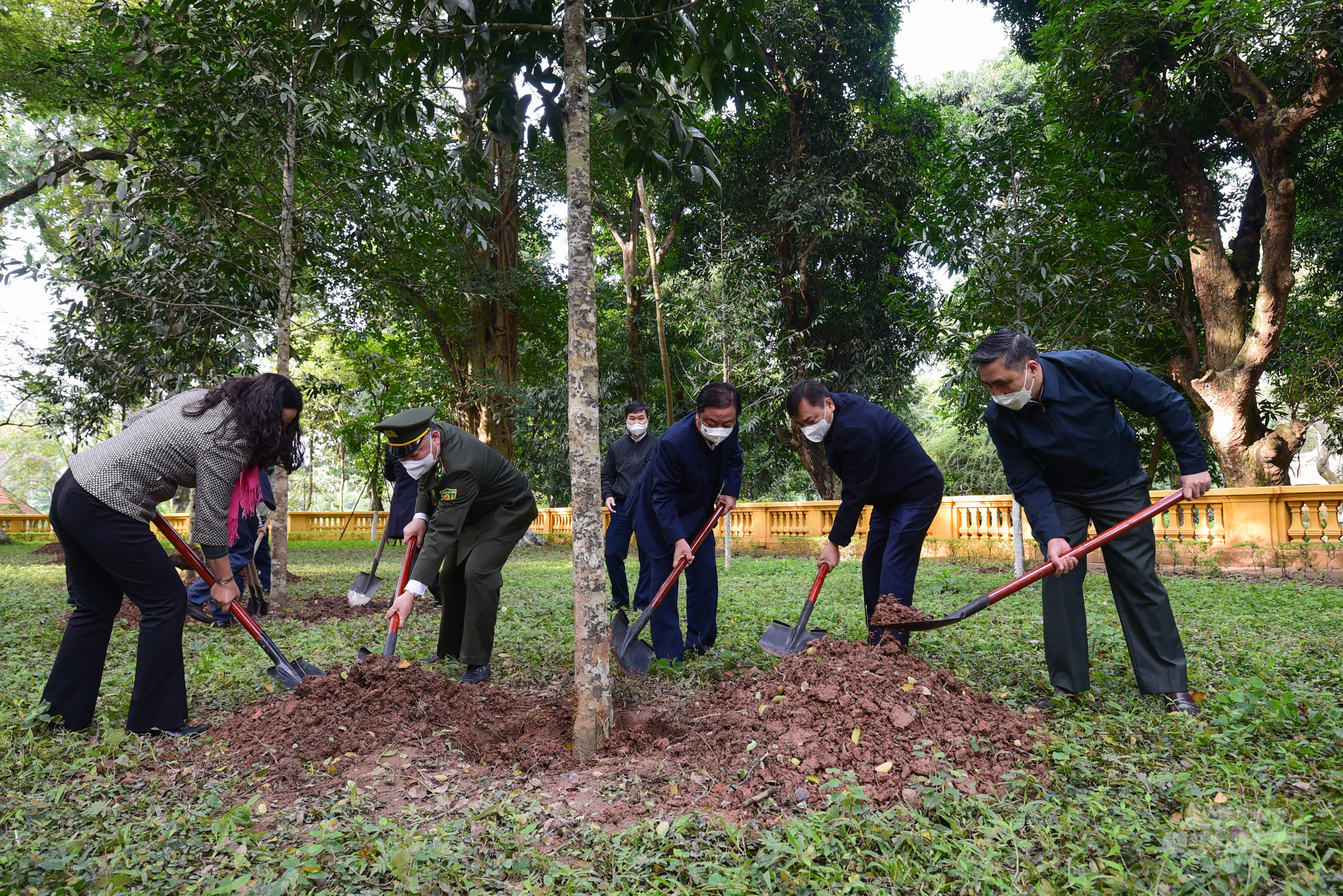 Trồng cây lưu niệm trong Khu di tích Chủ tịch Hồ Chí Minh tại Phủ Chủ tịch là hoạt động thường niên của Bộ NN-PTNT nhân dịp đầu năm mới.