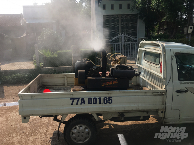 Phun hóa chất diệt muỗi tại 24 xã trọng điểm và các điểm nguy cơ trên địa bàn Bình Định. Ảnh: Vũ Đình Thung.