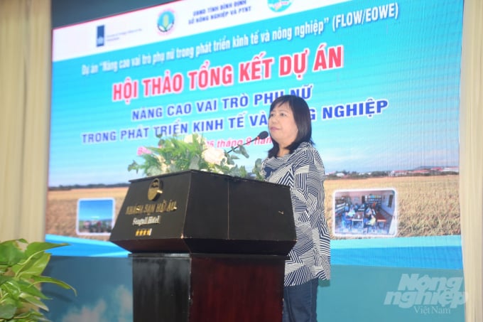 Bà Trần Tú Anh, Giám đốc Dự án FLOW Việt Nam phát biểu tại hội thảo. Ảnh: Vũ Đình Thung.