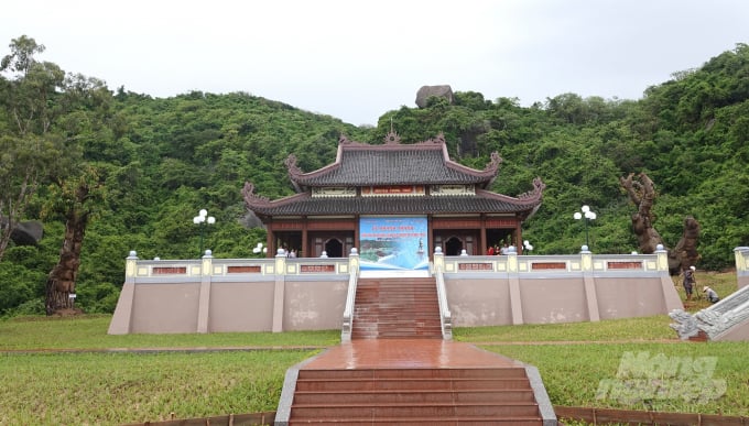 Đền thờ anh hùng dân tộc Nguyễn Trung Trực được xây dựng theo lối kiến trúc cổ trên khu đất rộng 1,2ha. Ảnh: Vũ Đình Thung.