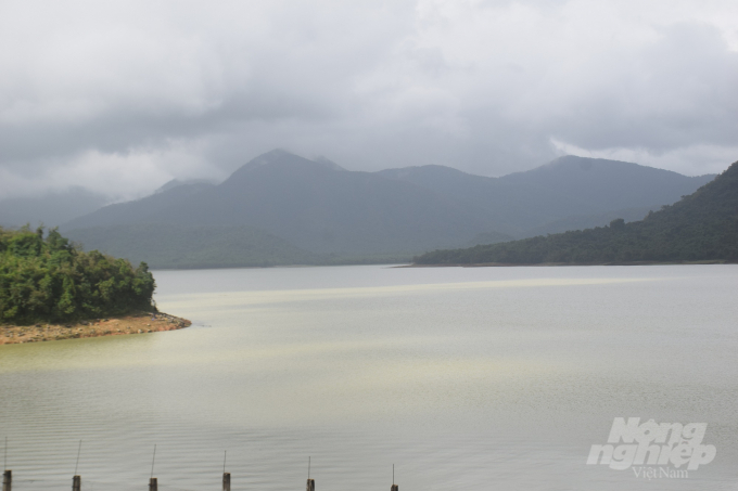 Hiện ở Bình Định đã có 135 hồ chứa đã tích đầy nước. Ảnh: Vũ Đình Thung.