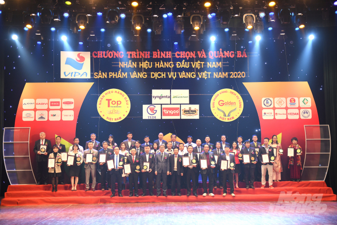Lễ Tổng kết và trao chứng nhận trong khuôn khổ chương trình 'Bình chọn và Quảng bá Nhãn hiệu hàng đầu Việt Nam-Sản phẩm vàng, Dịch vụ vàng Việt Nam' năm 2020. Ảnh: Vũ Đình Thung.