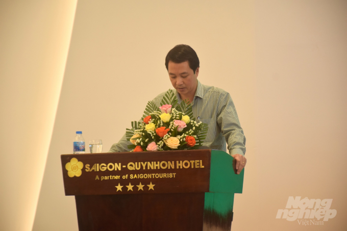 Ông Bùi Chính Nghĩa, Phó Tổng cục trưởng Tổng cục Lâm nghiệp, báo cáo tại hội nghị. Ảnh: Vũ Đình Thung.