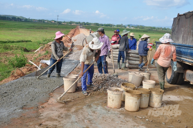 Hiện Bình Định đã có 100% đường trục xã, liên xã được bê tông hóa hoặc nhựa hóa, với tổng chiều dài 1.505km. Ảnh: Duy Khánh.