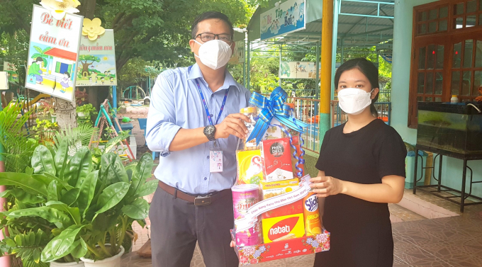 Co.opmart Quy Nhơn tặng quà cho các trường mầm non trên địa bàn thành phố Quy Nhơn (Bình Định). Ảnh: Đ.T